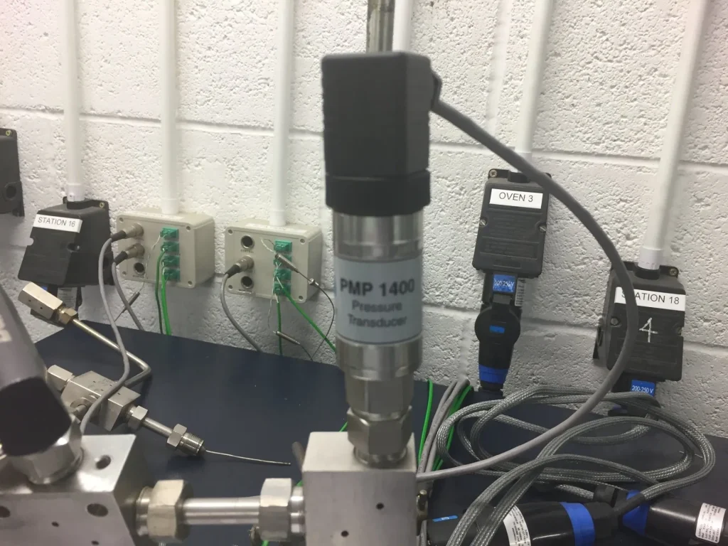 Pressure transducer and connections